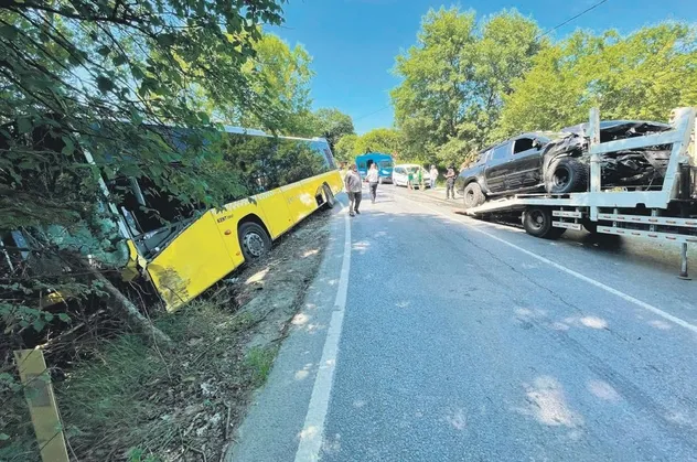 İETT otobüsü yine kazaya karıştı! Sarıyer'de gerçekleşen talihsiz olay sonucunda 6 kişi yaralandı
