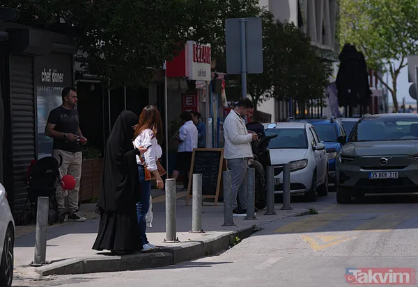 Depremin Ardından Kent Genelinde Vatandaşlar Sokağa Döküldü.