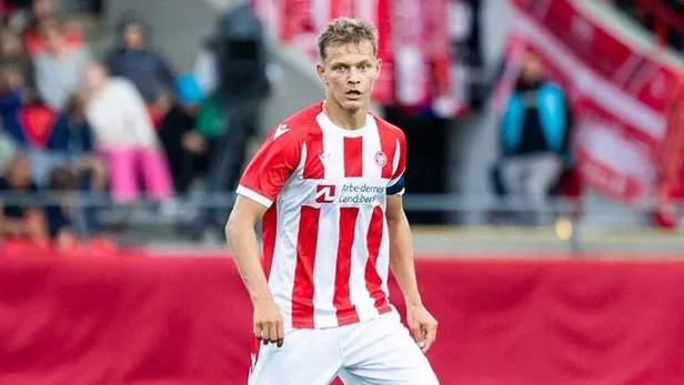 galatasaray-stoper-transferinde-adeta-sag-gosterip-sol-vurdu-defansa-viking-mathias-ross-1662600819374.jpeg Galatasaray stoper transferinde adeta sağ gösterip sol vurdu! Defansa Viking Mathias Ross-4