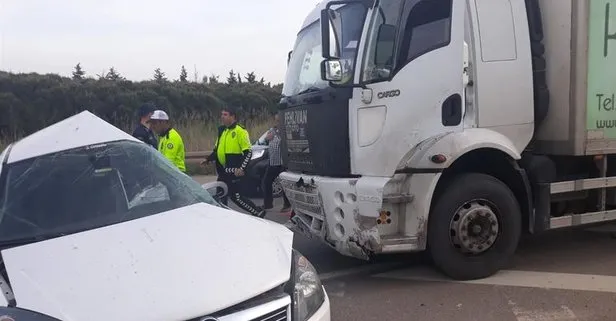Bursa’da kırmızı ışıkta geçen kamyon otomobili biçti...Feci kaza kamerada: 1 ölü, 1 yaralı
