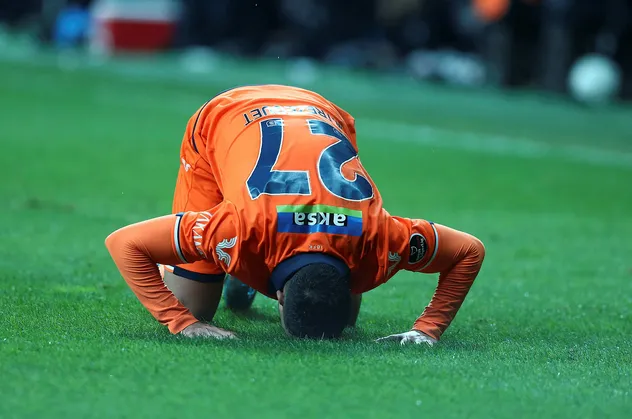 Başakşehir'in Mısırlı yıldızı Trezeguet için devler yarışıyor