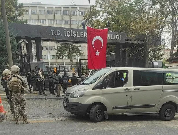 chp-socusu-faik-oztraktan-rezil-aciklama-ankaradaki-pkk-saldirisi-uzerinden-hukumeti-hedef-aldi-1696258685799.jpeg CHP yandaşı Halk TV ve Ayşenur Arslan'a soruşturma! Cafer Mahiroğlu RTÜK'ün inceleme kararı sonrası apar topar kovdu-2