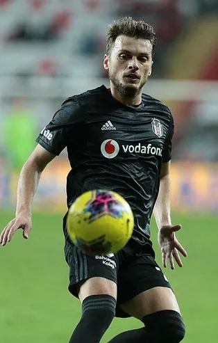 Ljajic için düğmeye basılıyor