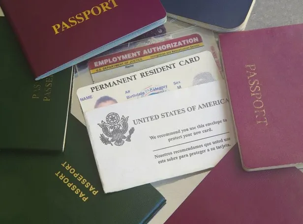 Green Card ömür boyu geçerli mi? Green Card başvuru nereden yapılır? Green Card çıktıktan sonra Amerika'da yaşamak zorunlu mu?-2