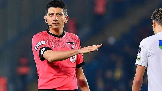 yasar-kemal-ugurlu-kimdir-kac-yasinda-esi-kim-galatasaray-fenerbahce-derbisinin-var-hakemi-yasar-kemal-ugurlu-hangi-takimli-1637483252890.jpg Galatasaray-Fenerbahçe derbisinin VAR hakemi Yaşar Kemal Uğurlu hangi takımlı? Yaşar Kemal Uğurlu kimdir, kaç yaşında, eşi kim?-2
