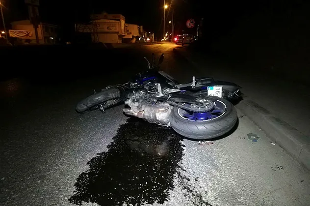 İzmir'de motosiklet kazası! Metrelerce sürüklendi: 1 ölü, 1 yaralı