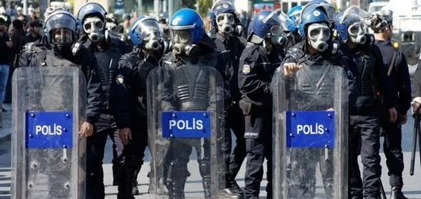 Çevik Kuvvet  Dolmabahçe’ye denizden çıkmış