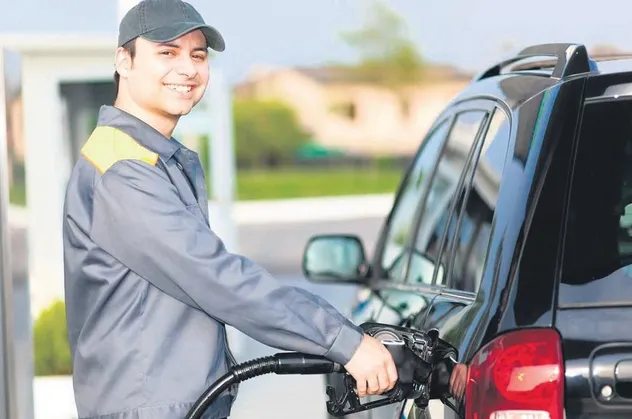 Pompada indirim devam ediyor! Benzinin litresi 20, motorin ise 23 lira seviyesine çekildi