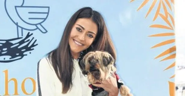 Ünlü oyuncu Tuğba Melis Türk minik köpeğini yanından ayırmıyor