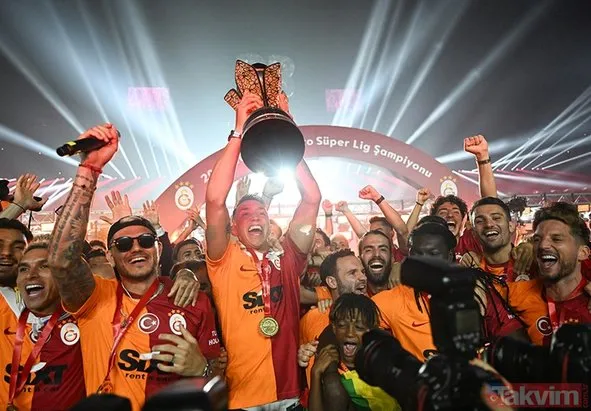Galatasaray’a dev golcü! Menajeri önerdi