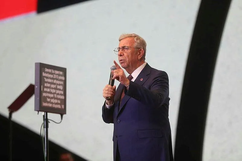 Bu haber sadece TAKVİM'de: Mansur Yavaş CHP'ye rest çekti! Afişlerinden logoyu sildi, mitinglerinde CHP bayrağına sansür uyguladı!-3