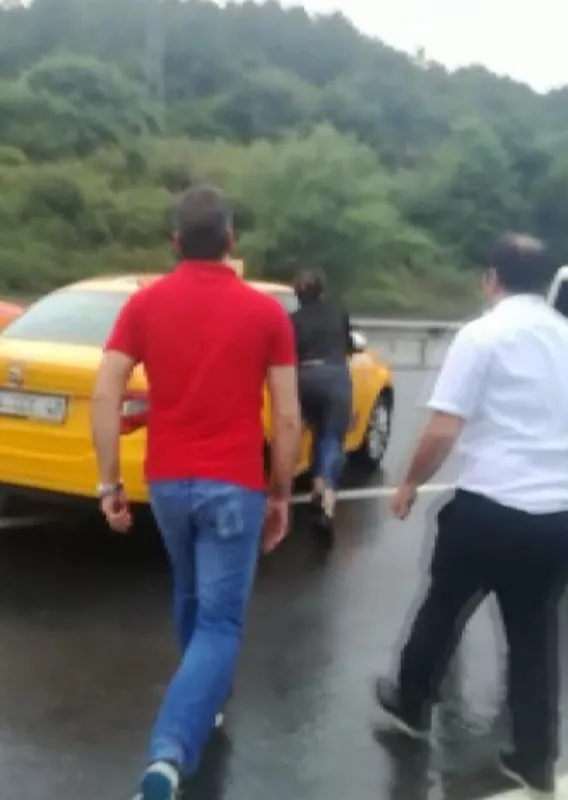 Eyüpsultan'da kan donduran olay! Tartıştığı sevgilisini asılı bulunduğu aracıyla sürükledi-3