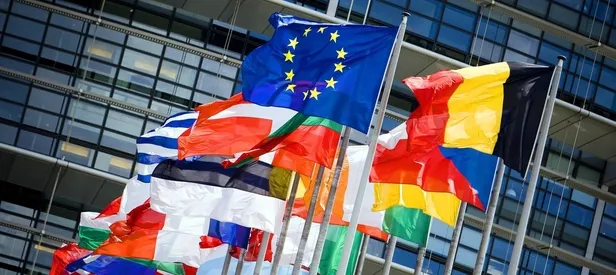 Küstah talep Merkel'in elinde patladı