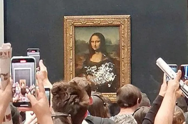Paris'te Mona Lisa tablosuna pastalı saldırı!