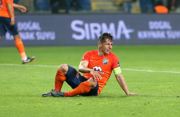 Galatasaray maçı öncesi Başakşehir'de Emre Belözoğlu şoku-2