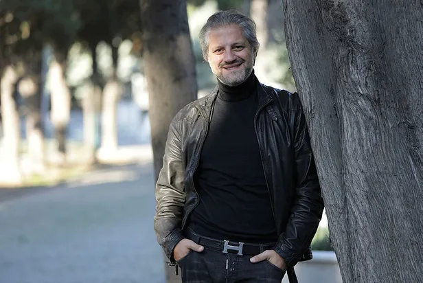 ben-bu-cihana-sigmazam-atakan-kimdir-kim-oynuyor-ben-bu-cihana-sigmazamin-atakani-ragip-savas-nereli-kac-yasin-1663678790226.jpg Ben Bu Cihana Sığmazam'ın Atakan'ı Ragıp Savaş nereli, kaç yaşında, hangi dizilerde oynadı? Ben Bu Cihana Sığmazam Atakan kimdir, kim oynuyor?-2