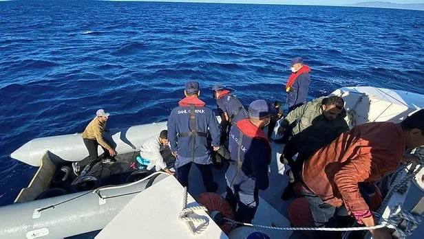 ege-denizi-aciklarinda-gocmen-hareketliligi-153-gocmen-yakalandi-68-gocmen-kurtarildi-1664906453600.jpeg Ege Denizi açıklarında göçmen hareketliliği: 153 göçmen yakalandı, 68 göçmen kurtarıldı-3