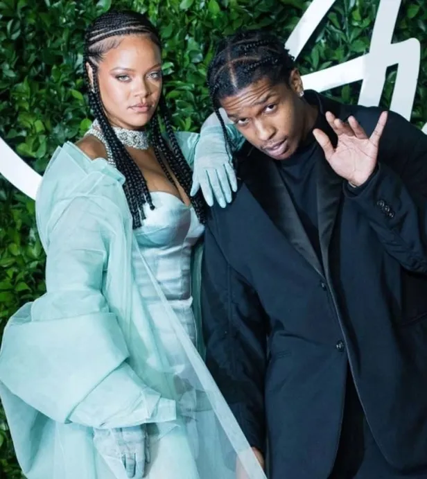 rihanna-hamile-mi-rihannanin-cocugu-var-mi-rihanna-evli-mi-sevgilisi-kim-o-goruntuler-basini-yakti-1638344234721.jpg Rihanna hamile mi? Rihanna'nın çocuğu var mı? Rihanna evli mi, sevgilisi kim? O görüntüler başını yaktı-6