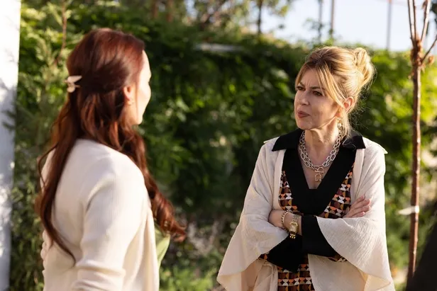 safir-5-bolum-atv-canli-izle-2-ekim-2023-pazartesi-safir-dizisi-atv-youtube-canli-izle-yaman-ferayenin-kinasin-1696266674970.jpg ATV, Youtube, Özet... Safir 5. bölüm tekrarı! Safir 5. bölümde neler oldu?-3