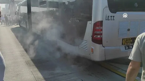 CHP'li İBB vatandaşın burnundan getirdi! Yine yeni yeniden metrobüs skandalı! Yolcular tahliye edildi-4