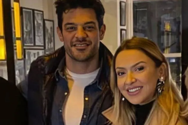 hadise-ile-evlilik-hazirliginda-olan-mehmet-dincerler-hakkinda-soke-eden-iddialar-borclari-yuzunden-1650135751424.jpeg Hadise ile evlilik hazırlığında olan Mehmet Dinçerler hakkında şoke eden iddialar! Borçları yüzünden...-10