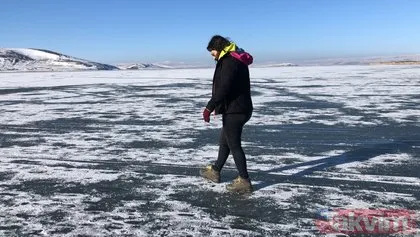 Doğu Anadolu donuyor! Çıldır Gölü’nde 20 santimlik buz tabakası oluştu
