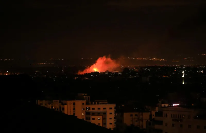 İsrail uçakları Gazze'yi bombalıyor - 4