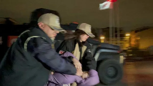 taksimdeki-kanli-saldiri-cevapsiz-cagri-detayi-terorist-ahlam-albashir-amcami-iki-kez-aradi-1669019198451.jpg Taksim'deki kanlı saldırı! Cevapsız çağrı detayı: Terörist Ahlam Albashir, 'Amcam'ı iki kez aradı-3