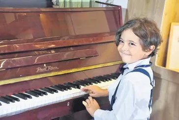 6 yaşında piyano ustası