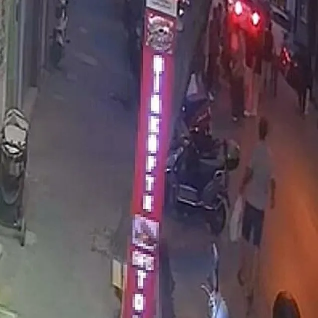 Sokak ortasında öldüresiye dövdüler