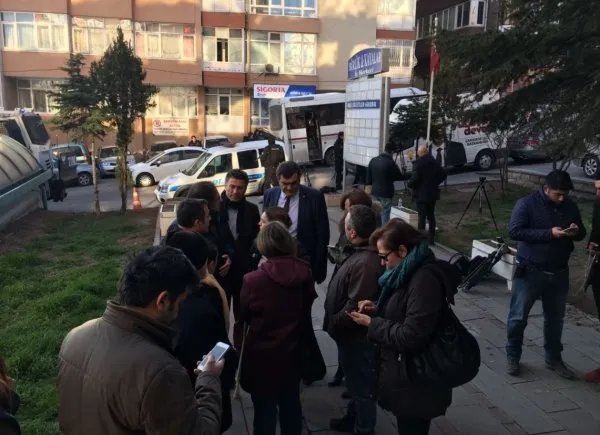 CHP'li vekiller Tabipler Birliği'nin önünde-2