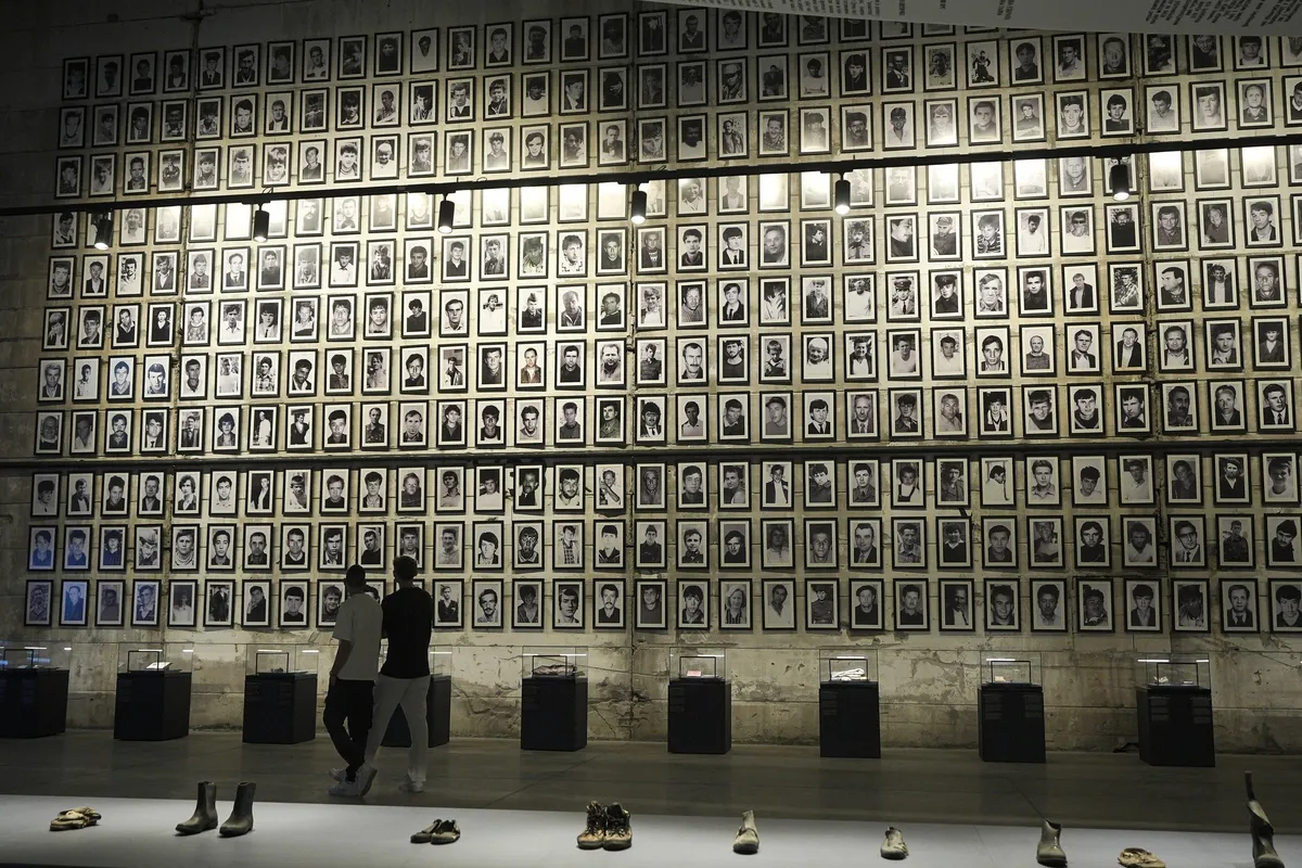 srebrenitsada-dinmeyen-aci-turkiyeden-unutturmayacagiz-mesaji-1783765615076.jpeg Srebrenitsa’da dinmeyen acı: Başkan Erdoğan’dan “Srebrenitsa’yı asla unutmayacağız” mesajı-3
