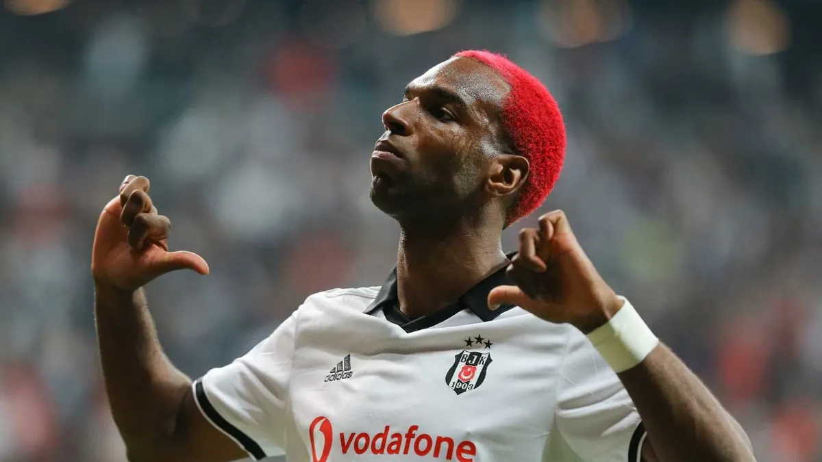 Ryan Babel futbolu bıraktığını duyurdu