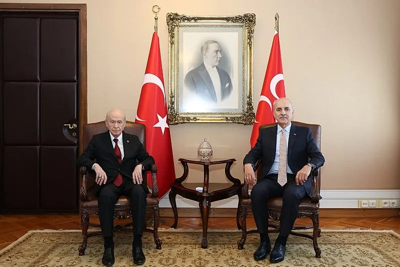 tbmmde-terorsuz-turkiye-gundemi-kurtulmusun-ilk-duragi-bahceli-1784632760460.jpeg TBMM’de Terörsüz Türkiye trafiği: Kurtulmuş; Bahçeli, DEM Parti ve Kılıçdaroğlu ile görüştü-3
