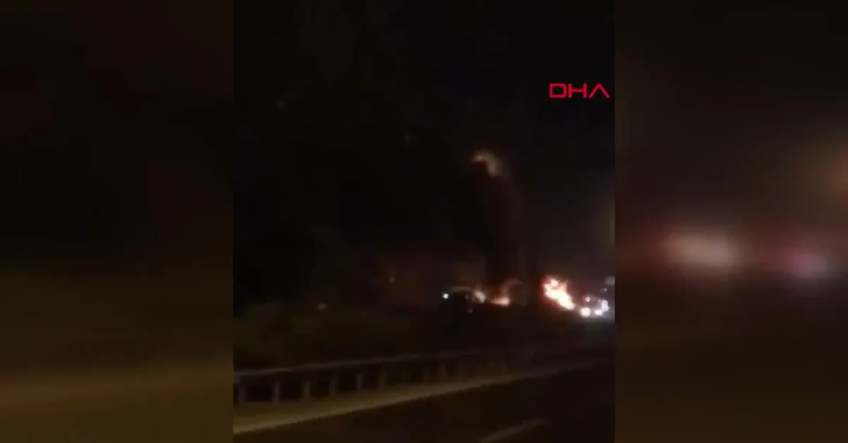 Son dakika: İzmir'de, yolcu otobüsü yandı (Video)