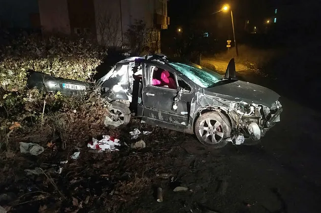 Kontrolden çıkan araç elektrik direğine çarptı: 1 ölü