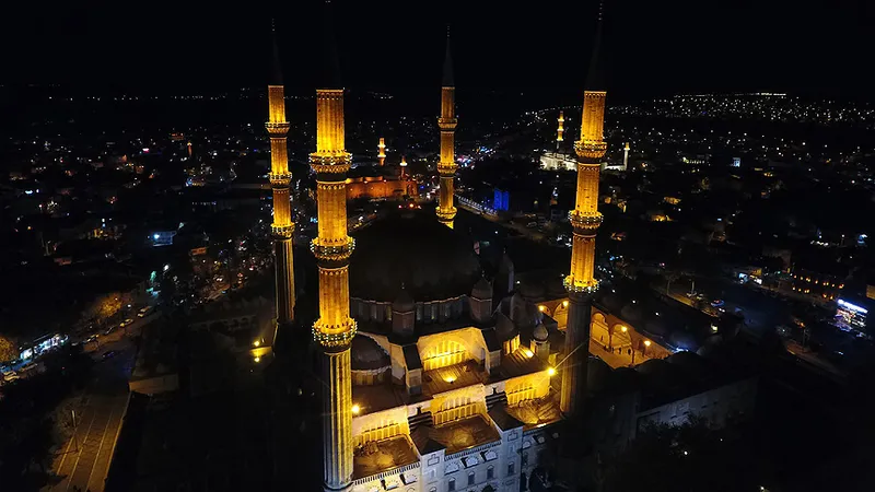🧎♂️ Berat Kandili namazı kaç rekat, nasıl niyet edilir? BERAT KANDİLİ NAMAZI saat kaçta, ne zaman kılınır? 🕌 Camiye gidilir mi?-6