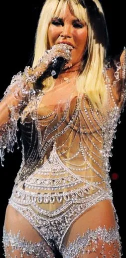 Sadece kedilere konser veriyor