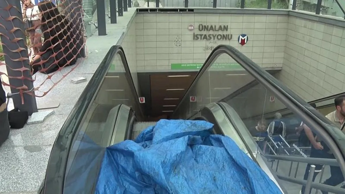 Ünalan Metro İstasyonu'nda yürüyen merdiven kırıldı! Vatandaş isyan etti