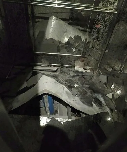 diyarbakirda-bir-baba-11inci-kattan-yere-cakilan-asansorde-oglunu-kucagina-alarak-kurtardi-1618862125866.jpeg Diyarbakır'da bir baba 11'inci kattan yere çakılan asansörde oğlunu kucağına alarak kurtardı!-2