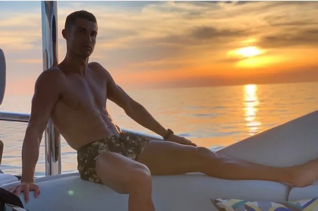 Koronavirüse yakalanan Cristiano Ronaldo'nun karantina günlüğü: İyiyim, güneşleniyorum