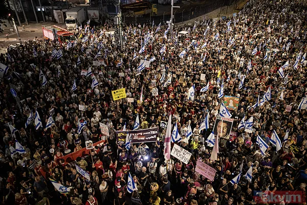 Tel Aviv'de kafesli protesto! Onlarca İsrailli, Netanyahu'nun istifası için sokaklara döküldü: Sen baştasın, sen suçlusun - 6