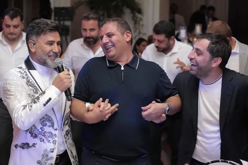 umraniyedeki-futbolcu-cinayetinde-yeni-perde-unlu-sarkici-izzet-yildizhan-gozaltina-alindi-1774194700776.jpeg Ümraniye’deki futbolcu cinayetinde yeni perde: Ünlü şarkıcı İzzet Yıldızhan gözaltına alındı | Yıldızhan ile Kadayıfçıoğlu kirve çıktı-2