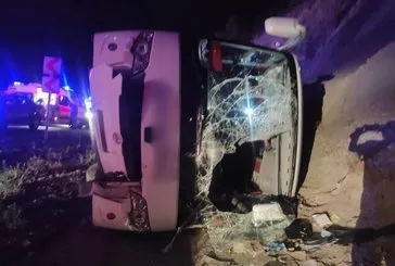 Isparta-Antalya karayolunda virajı alamayan yolcu otobüsü devrildi! Bölgede çok sayıda yaralı var