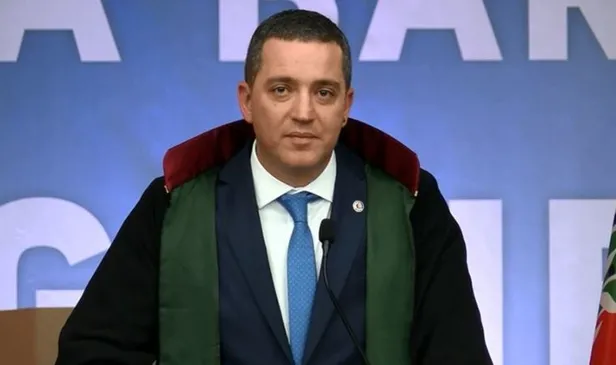 erinc-sagkan-kimdir-kac-yasinda-nereli-tbbnin-yeni-baskani-erinc-sagkan-hakkinda-bilgiler-esi-cocuklari-ailesi-biyografisi-1638715293067.jpg TBB'nin yeni başkanı Erinç Sağkan hakkında bilgiler eşi, çocukları, ailesi, biyografisi... Erinç Sağkan kimdir, kaç yaşında, nereli?-3