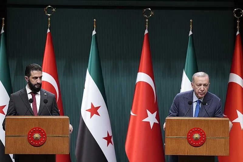 Başkan Recep Tayyip Erdoğan, Suriye Cumhurbaşkanı Ahmed Şara'yı Cumhurbaşkanlığı Külliyesi'nde kabul etti. Görüşmenin ardından Erdoğan ve Şara, ortak basın toplantısı düzenledi. (AA)