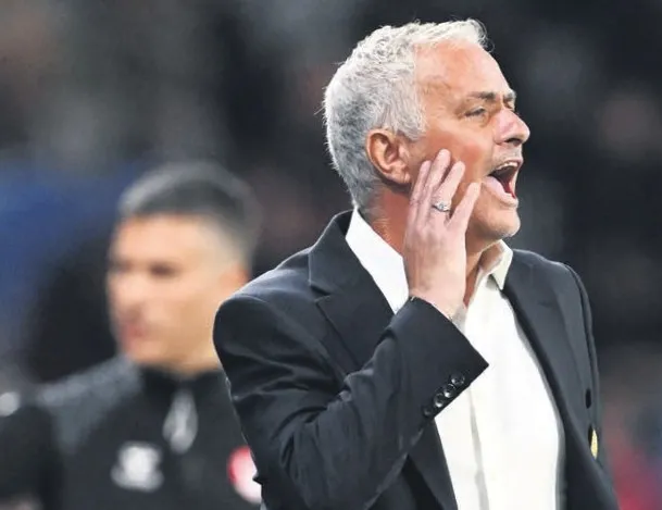 Mourinho koptu gidiyor!