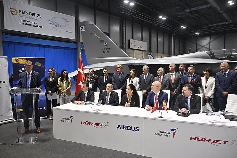 HÜRJET'e NATO ve diğer dünya ülkelerinin kapısını açacak anlaşma İspanya'da imzalandı. (AA)