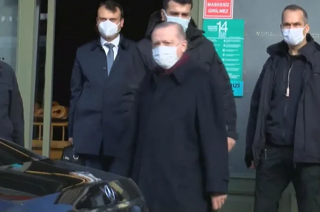 Başkan Erdoğan Kuzey Marmara Otoyolu 6. Kesim açılış töreni öncesi önce fırına uğradı sonra vatandaşlarla sohbet etti