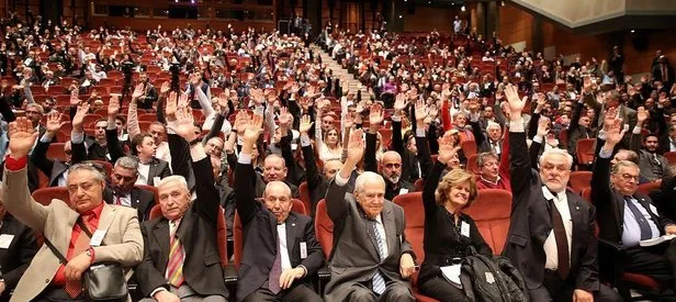 Galatasaray'da 4 kulüp üyesi istifa etti!
